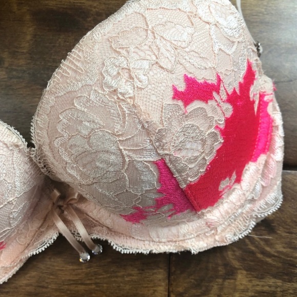 Victoria’s Secret Push-Up Bra - Picture 2 of 6